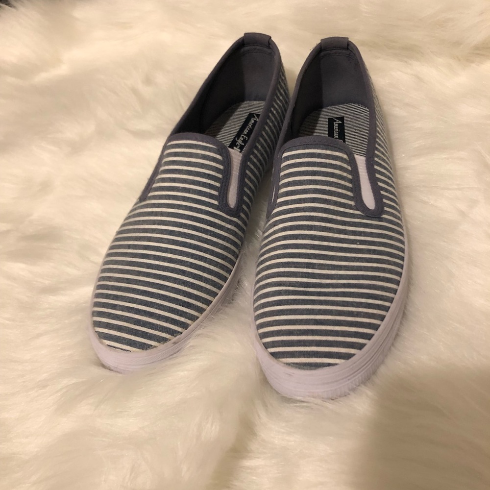 🦄💐Gray and white America Eagle shoes💐🦄